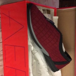 Wm's Aerosole walkers; new, never worn.